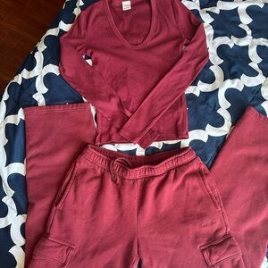 ARITZIA MEGA CARGO SWEATPANT + RIB V-NECK TOP